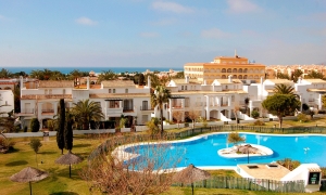 Precioso ático de dos dormitorios y un baño en urbanización Atlanterra Pueblo en Zahara de los Atunes Zahara de los Atunes