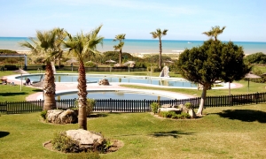 Fantástico chalet adosado de cuatro dormitorios y vistas al mar en Zahara de los Atunes Zahara de los Atunes